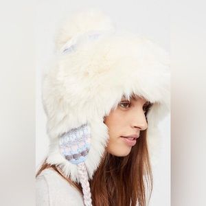 New Free People Faux Fur Pom Pom Trapper Winter Hat w/ Furry Glove Set (New-O/S)